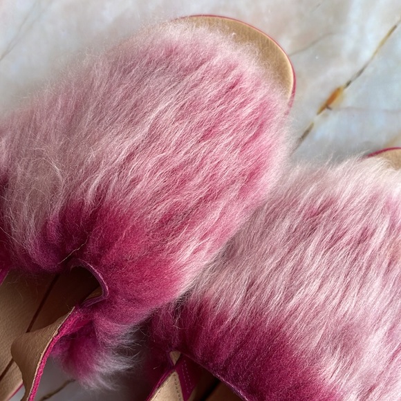 UGG | Holly Fusion Leather Sheepskin Sandal in Cerise - Picture 4 of 14